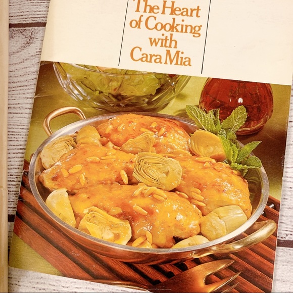 Vintage cookbook for entertaining - Picture 2 of 12